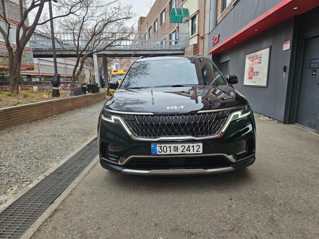 KIA Carnival 2023 Negro - Importación desde Corea - HF Imports Iquique - Foto 1