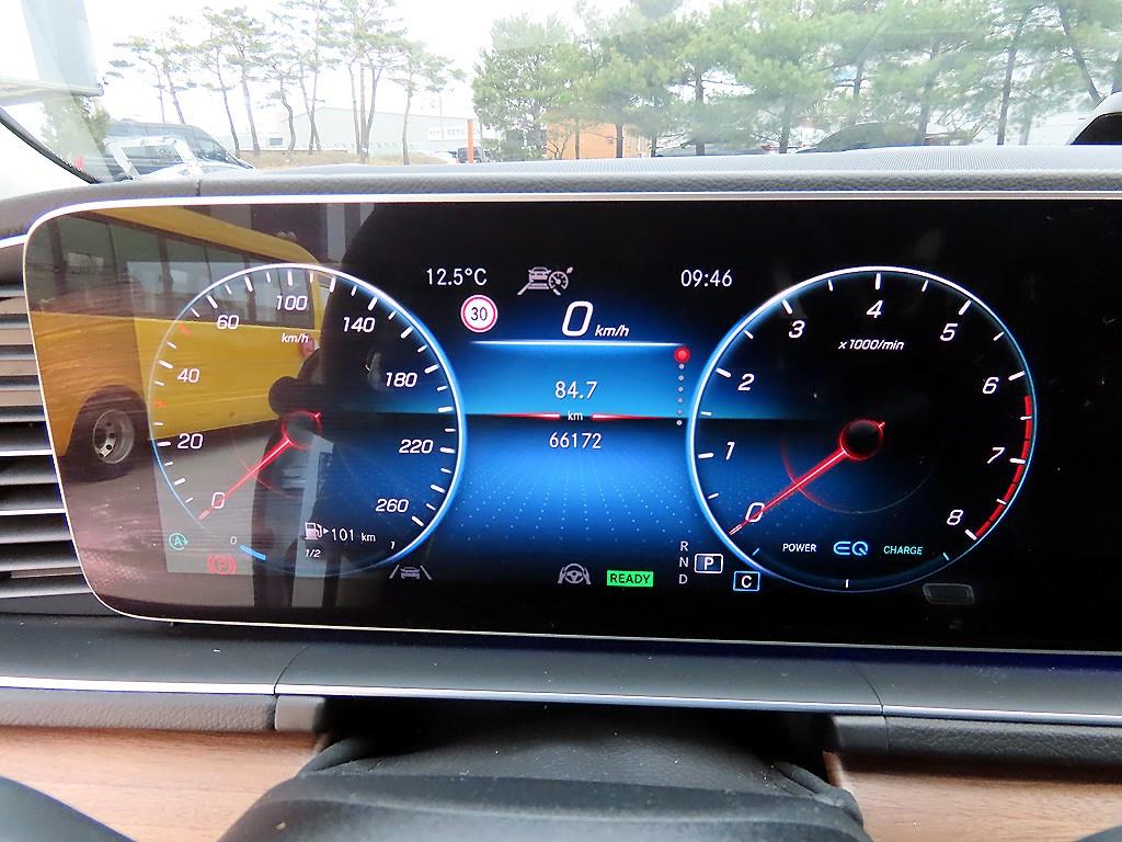 Mercedes Benz GLE Class - Vista 9