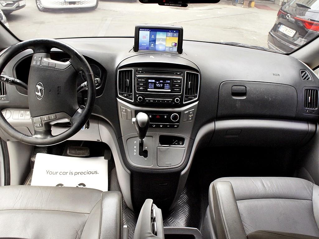 HYUNDAI Starex - Vista 12