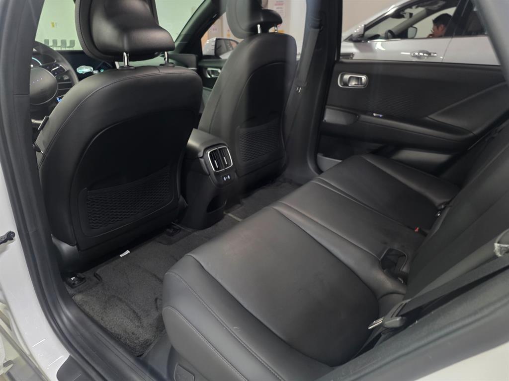 HYUNDAI Ioniq 6 - Vista 8