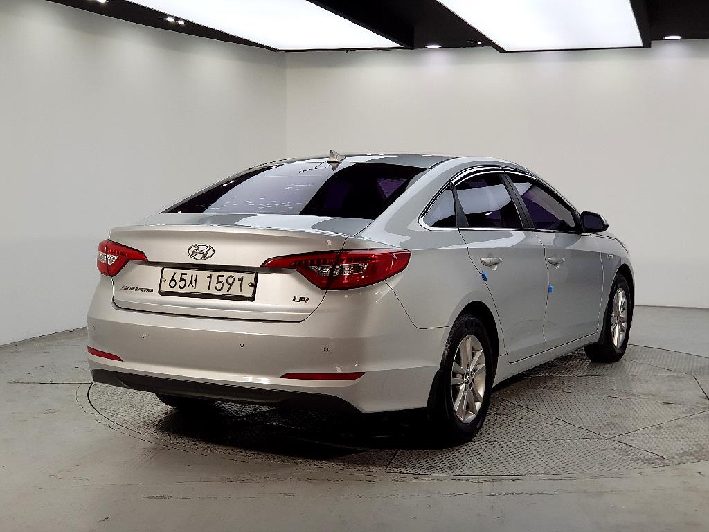 HYUNDAI Sonata - Vista 4