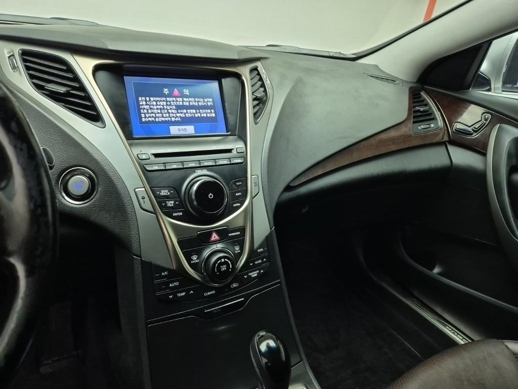 HYUNDAI Grandeur - Vista 10