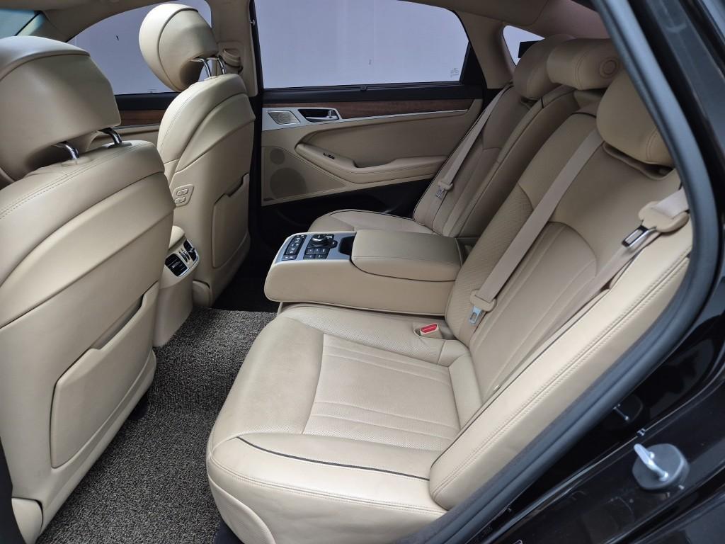 Genesis G80 - Vista 12