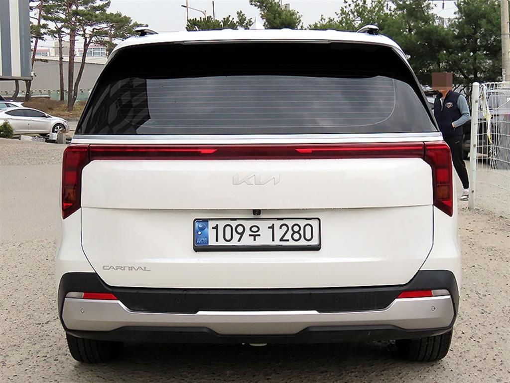 KIA Carnival - Vista 4