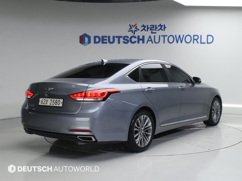 HYUNDAI Genesis - Vista 2