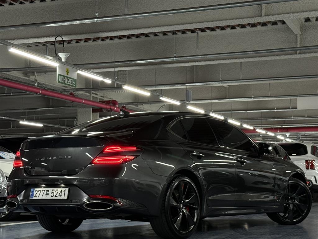 Genesis G70 - Vista 3