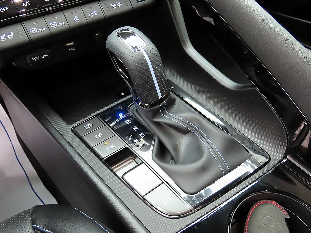 HYUNDAI Avante - Vista 10