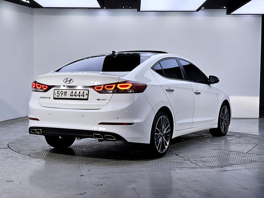 HYUNDAI Avante - Vista 4