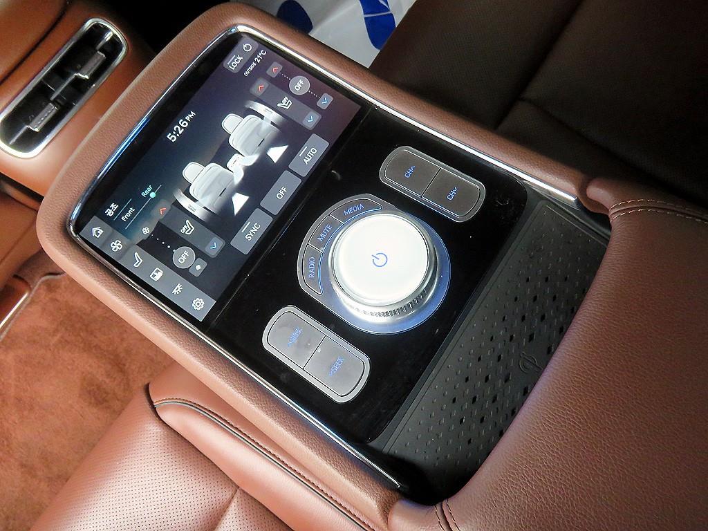 Genesis G90 - Vista 9