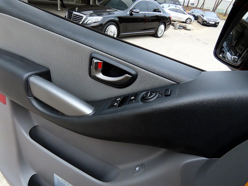 HYUNDAI Starex - Vista 12