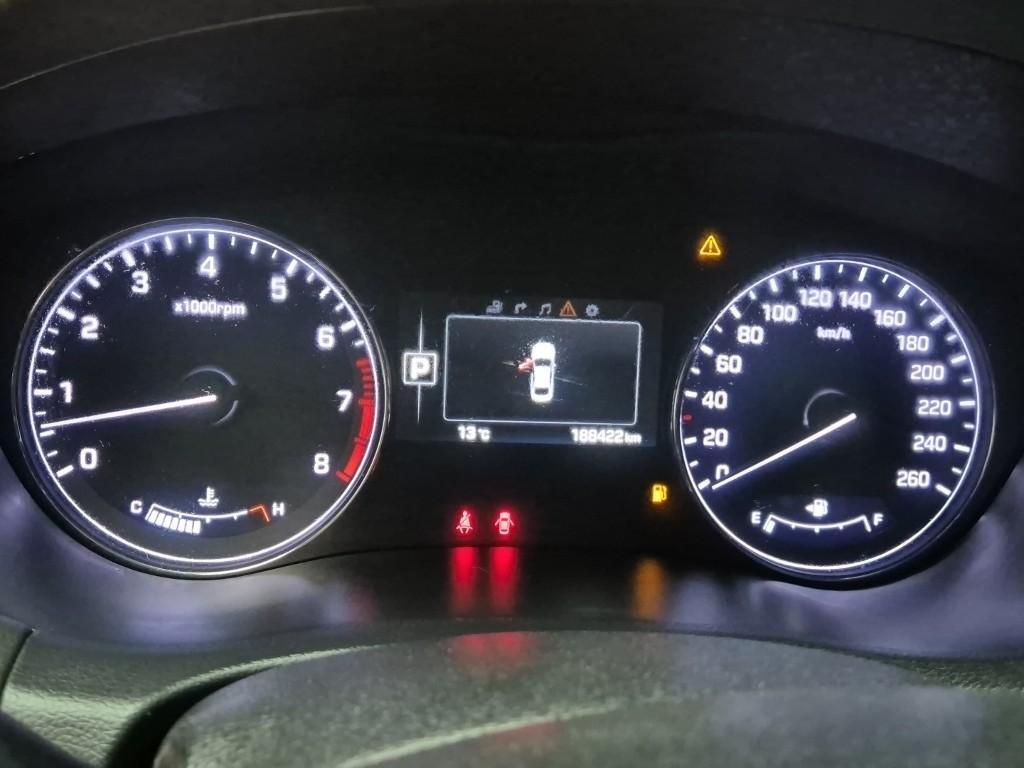 HYUNDAI Genesis - Vista 6