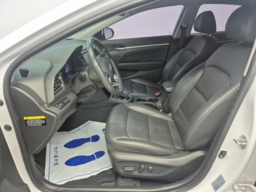 HYUNDAI Avante - Vista 11