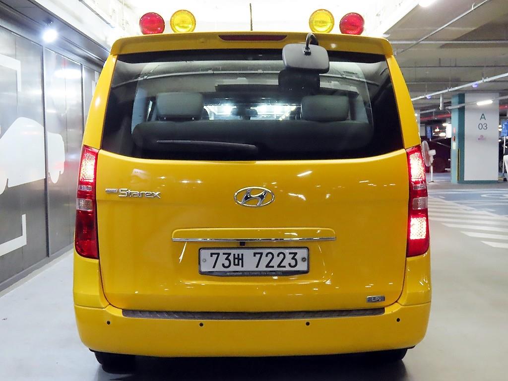 HYUNDAI Starex - Vista 5