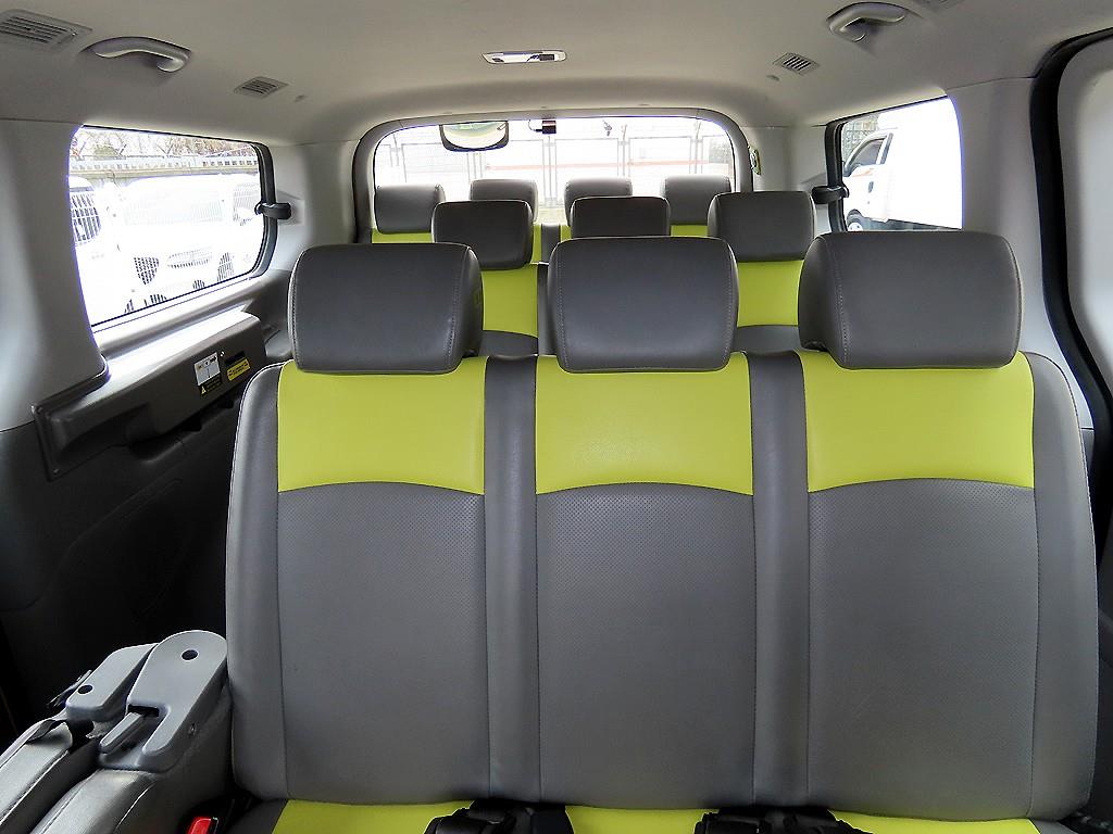 HYUNDAI Starex - Vista 7