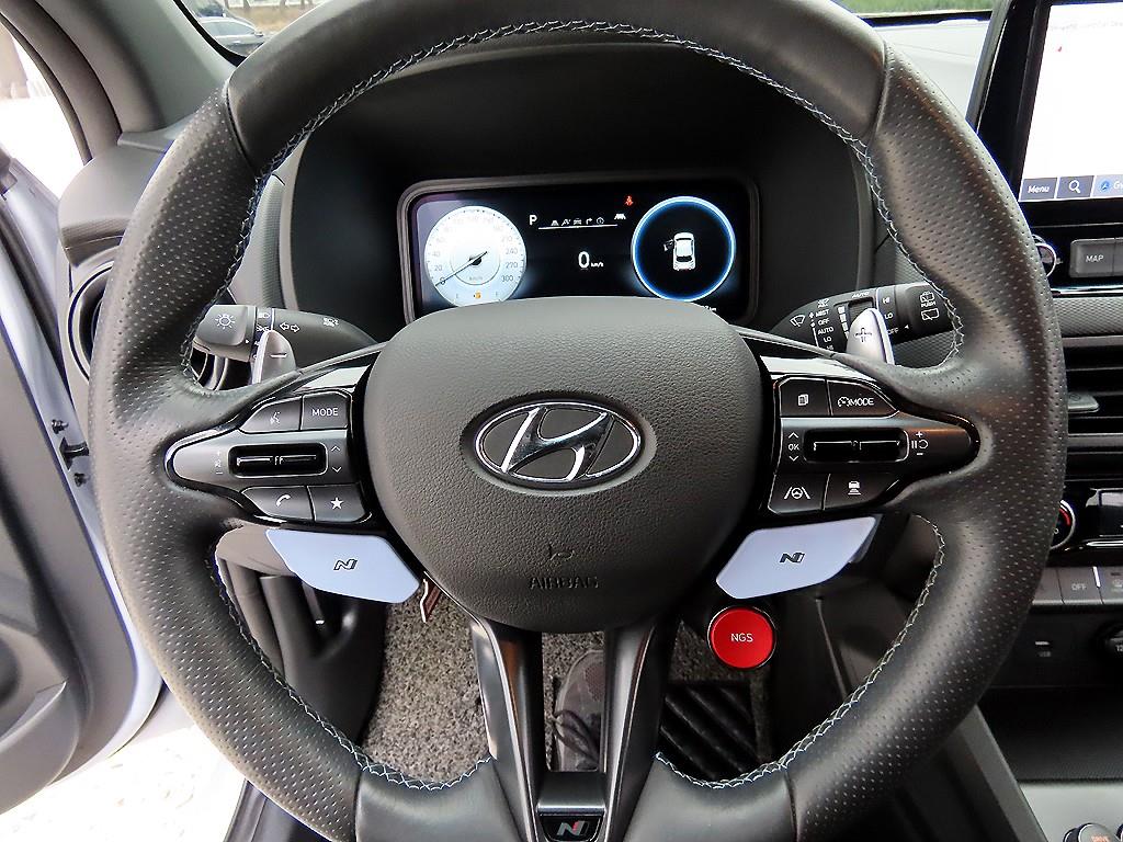 HYUNDAI Kona - Vista 8