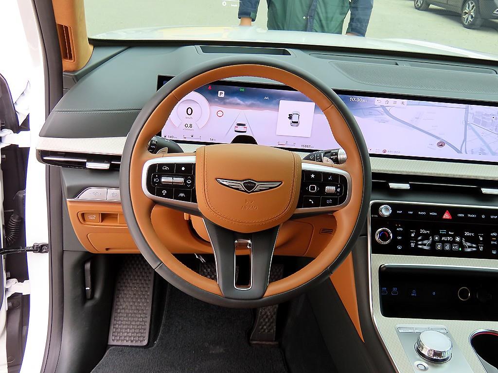 Genesis GV80 - Vista 8