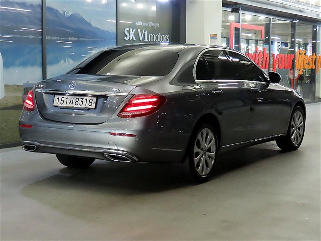 Mercedes Benz E class - Vista 4