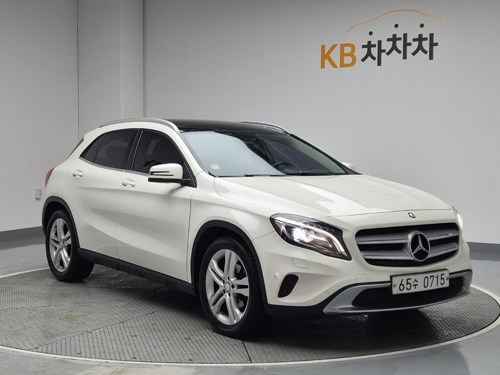 Mercedes Benz GLA Class - Vista 4