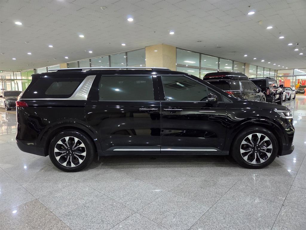 KIA Carnival - Vista 5