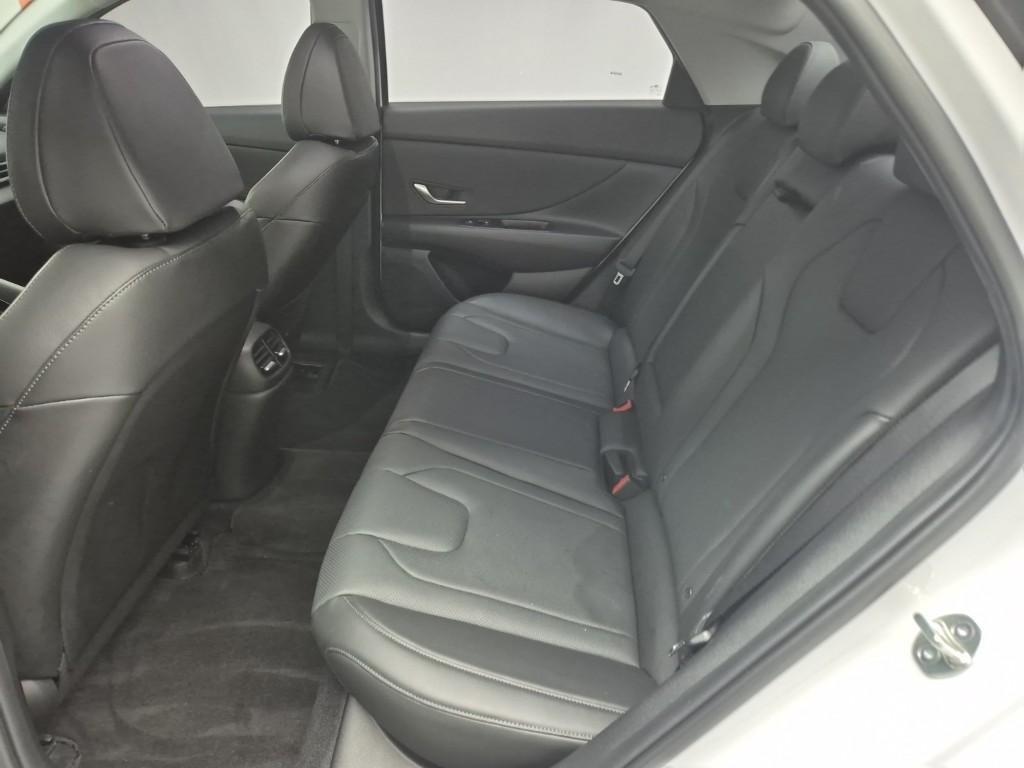 HYUNDAI Avante - Vista 12