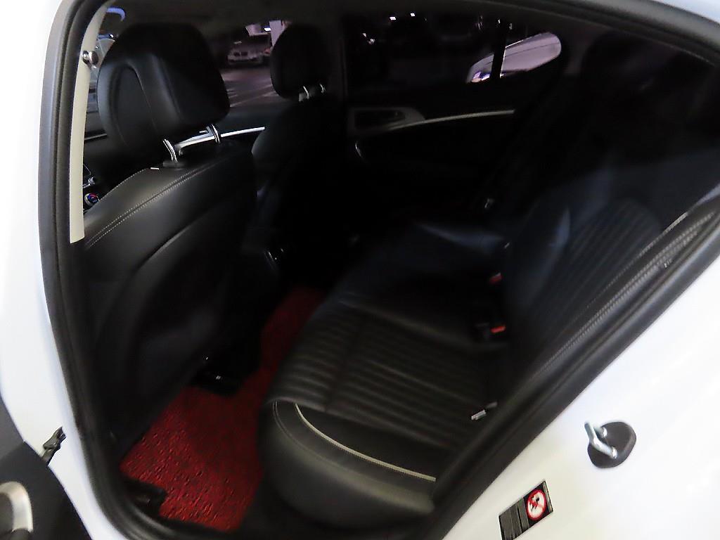 Genesis G70 - Vista 7