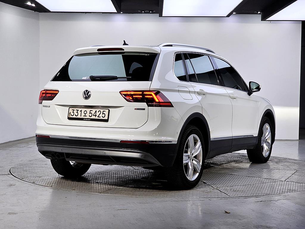 Volkswagen Tiguan - Vista 4