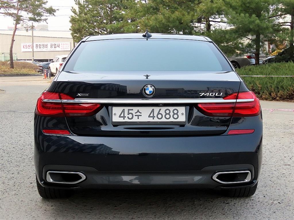 BMW 7 Series - Vista 4