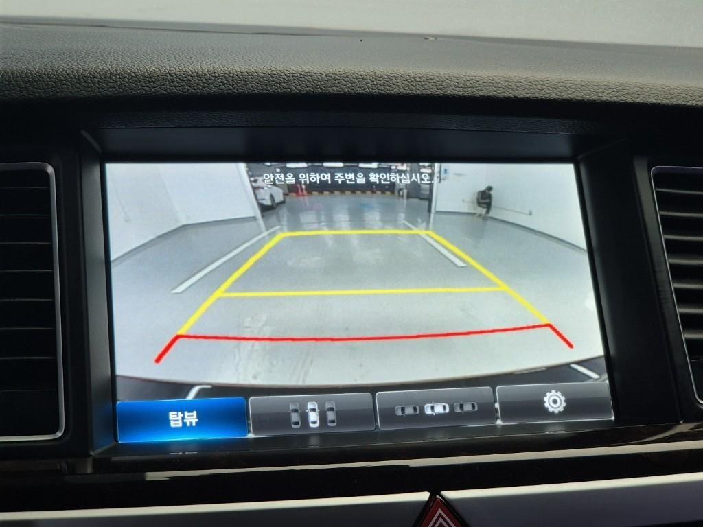 HYUNDAI Genesis - Vista 11