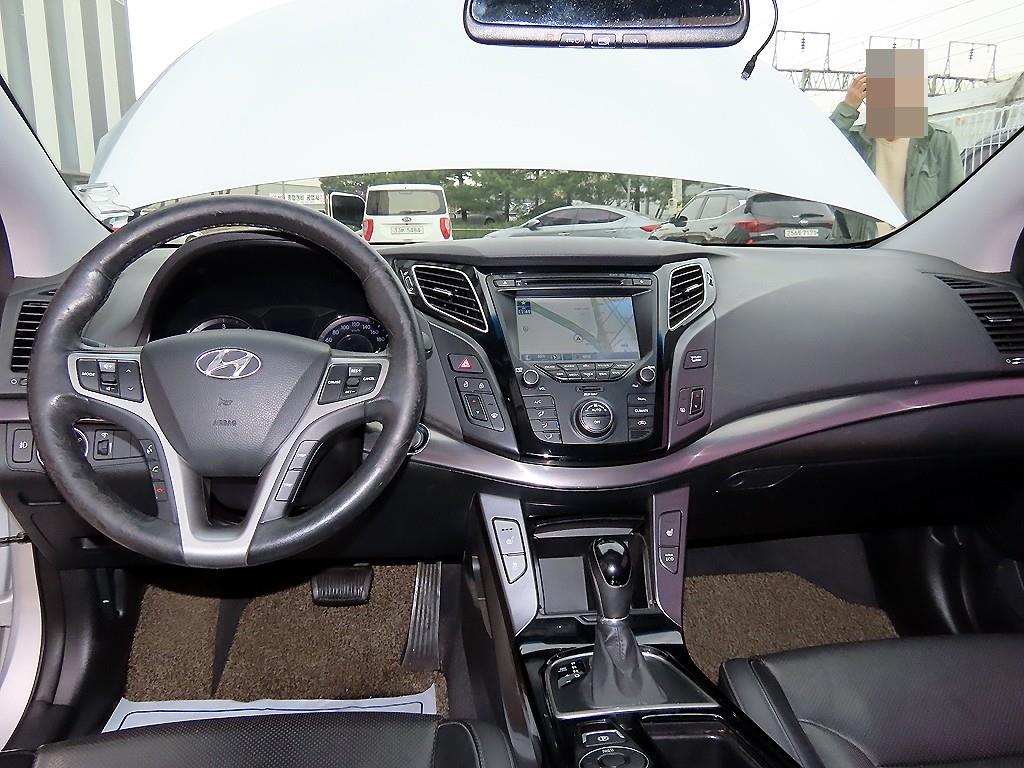 HYUNDAI i40 - Vista 7