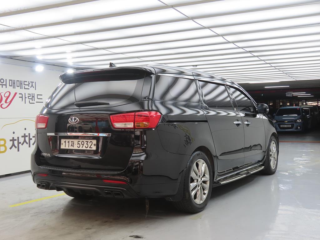 KIA Carnival - Vista 4