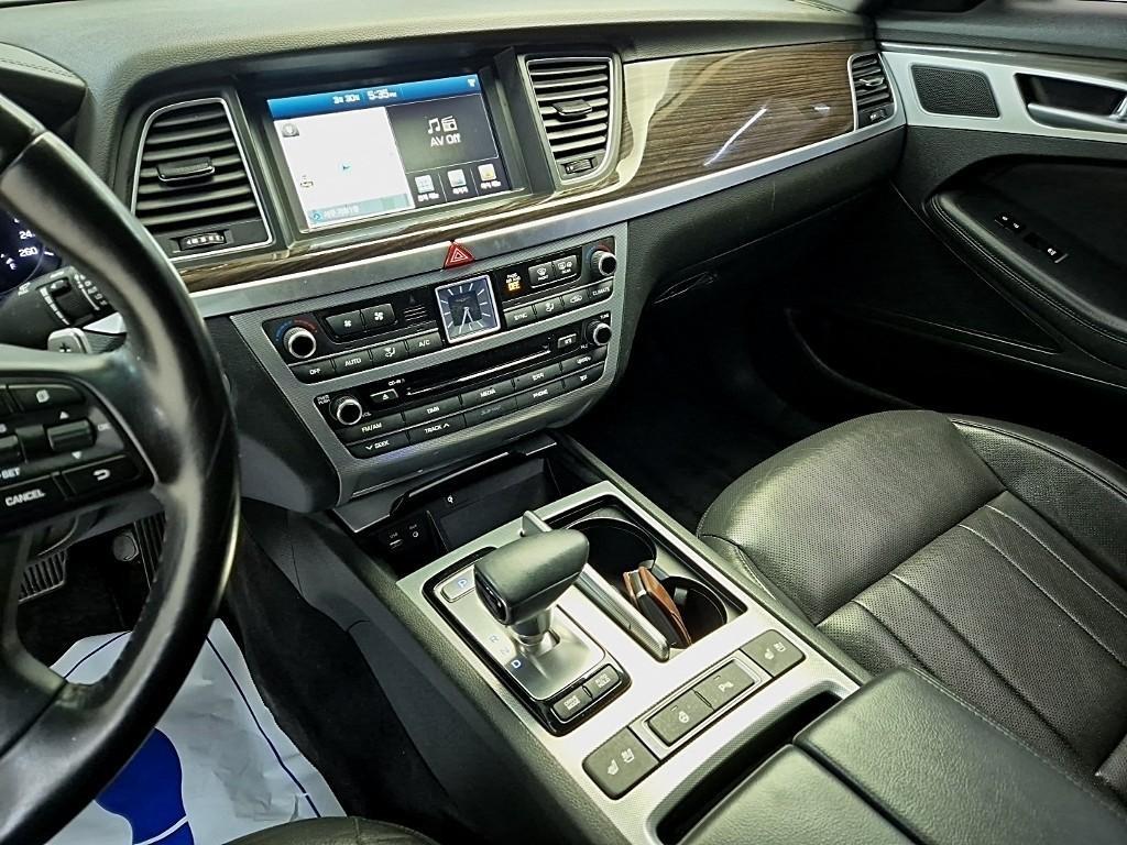 Genesis G80 - Vista 9