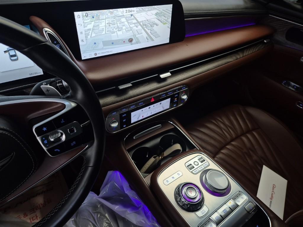 Genesis G90 - Vista 10