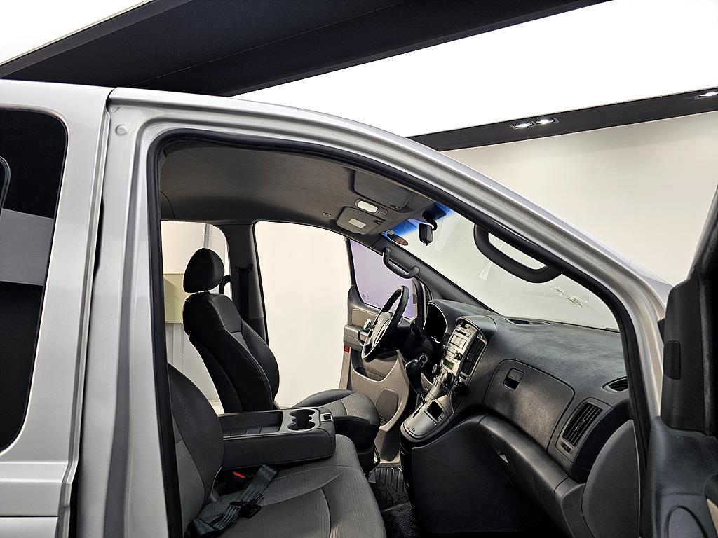 HYUNDAI Starex - Vista 7