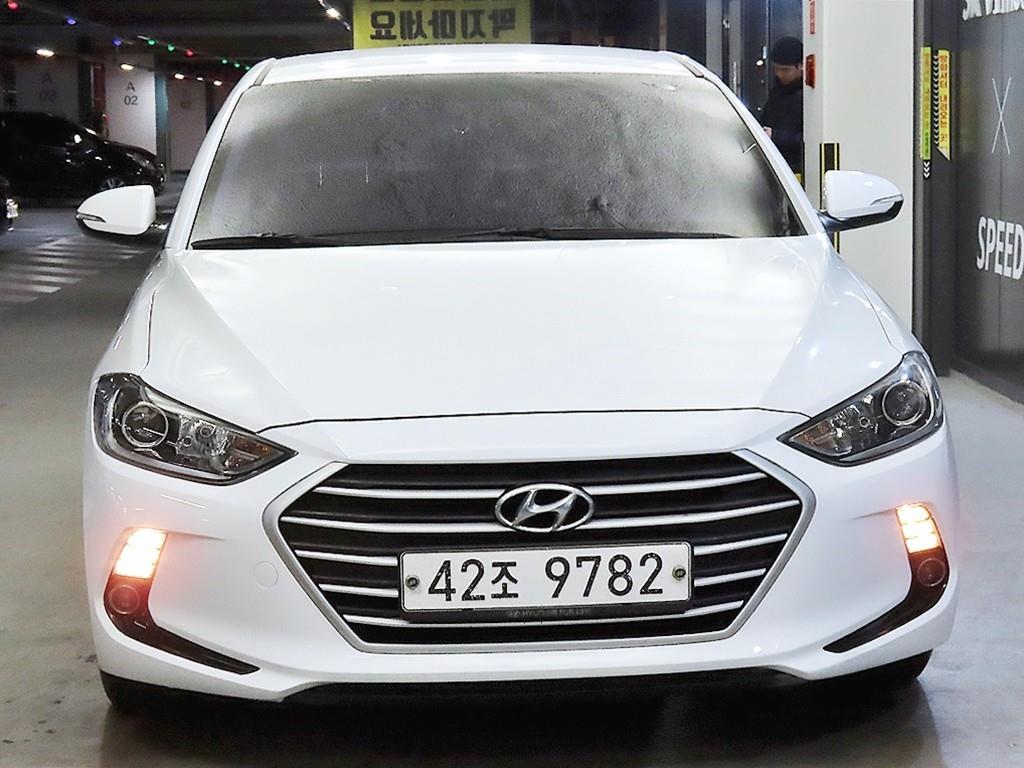 HYUNDAI Avante - Vista 2