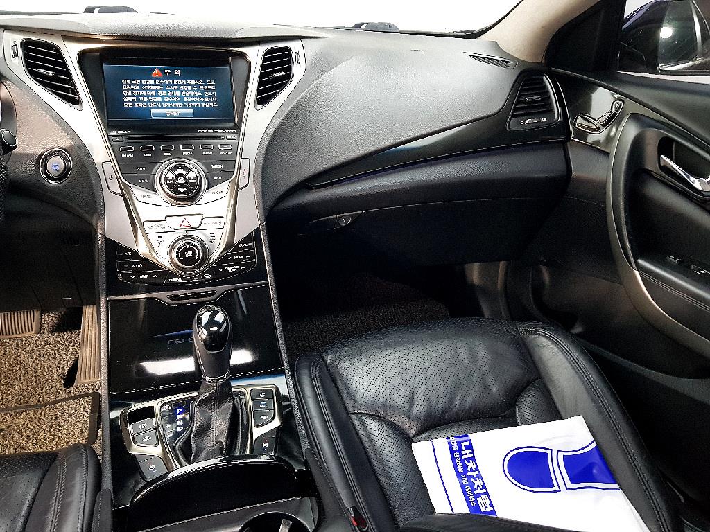 HYUNDAI Grandeur - Vista 10