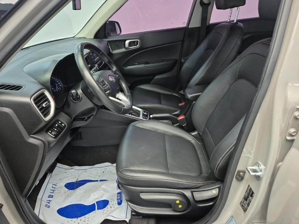 HYUNDAI Venue - Vista 11