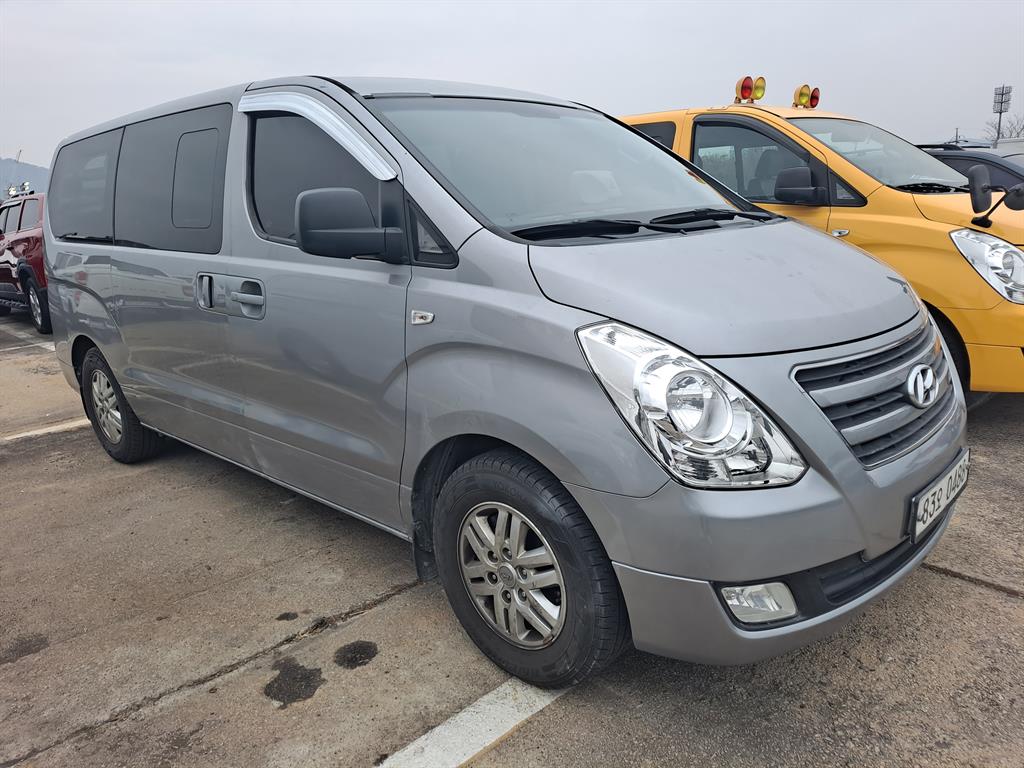 HYUNDAI Starex - Vista 2
