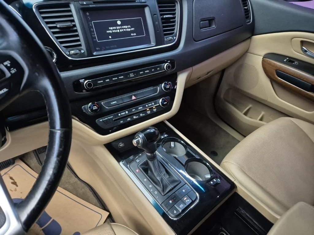 KIA Carnival - Vista 10