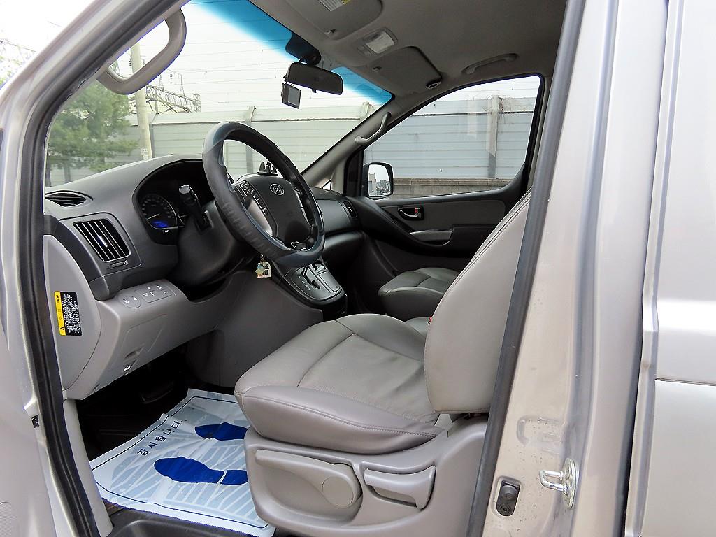 HYUNDAI Starex - Vista 5