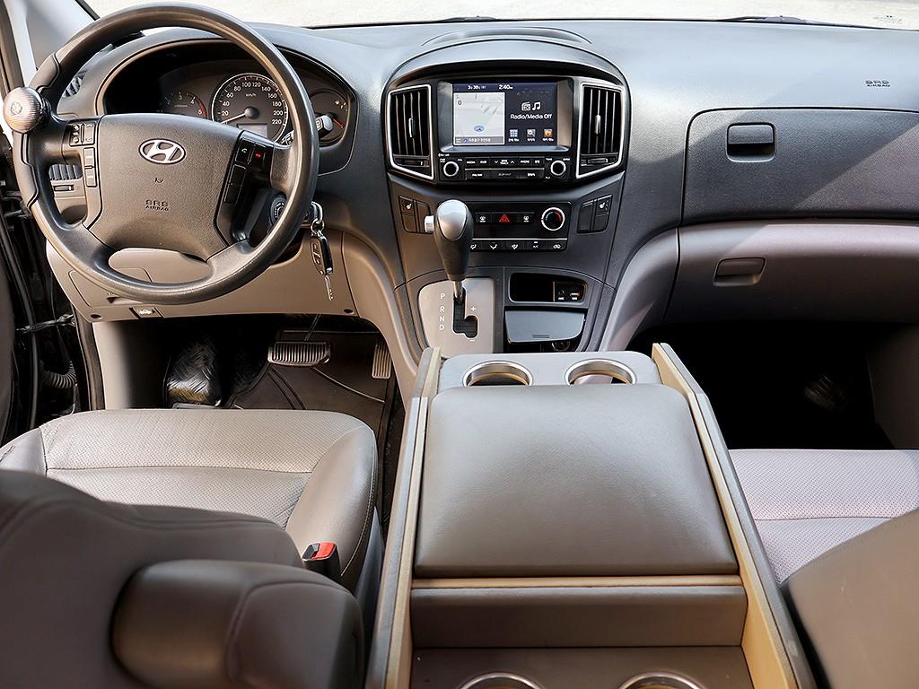 HYUNDAI Starex - Vista 9