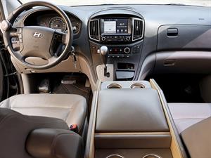 HYUNDAI Starex - Vista 10