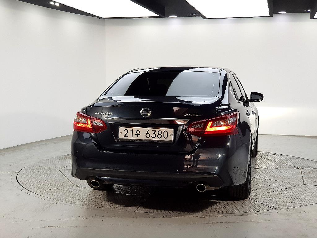 Nissan Altima - Vista 3