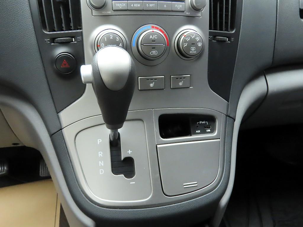 HYUNDAI Starex - Vista 10