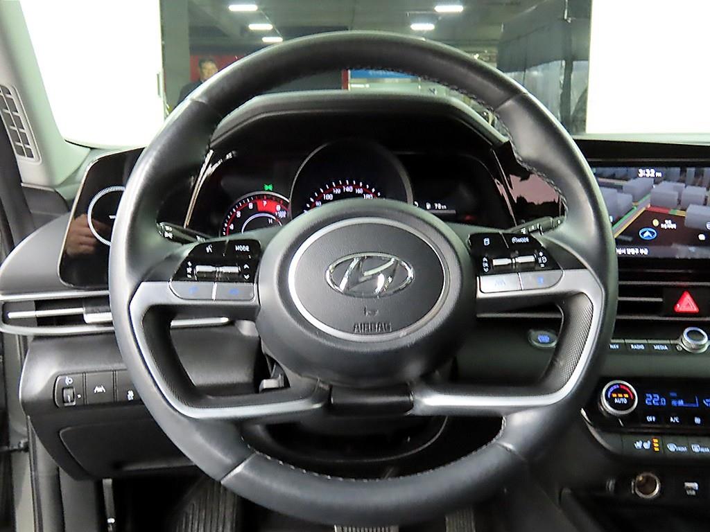 HYUNDAI Avante - Vista 9