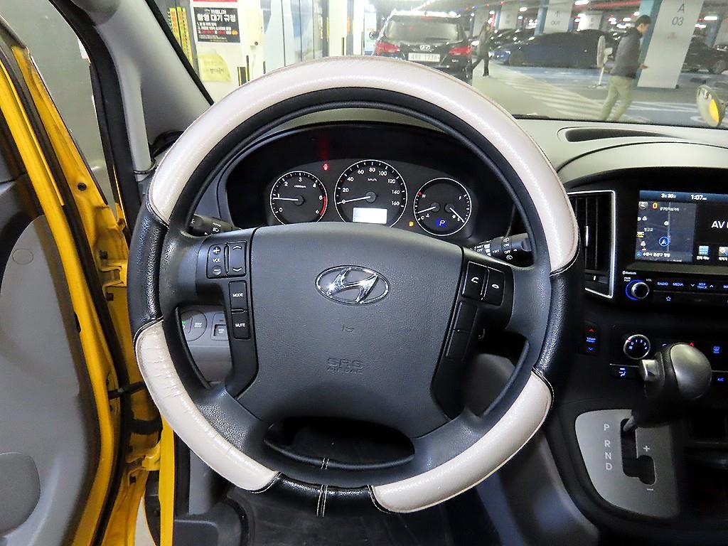 HYUNDAI Starex - Vista 8