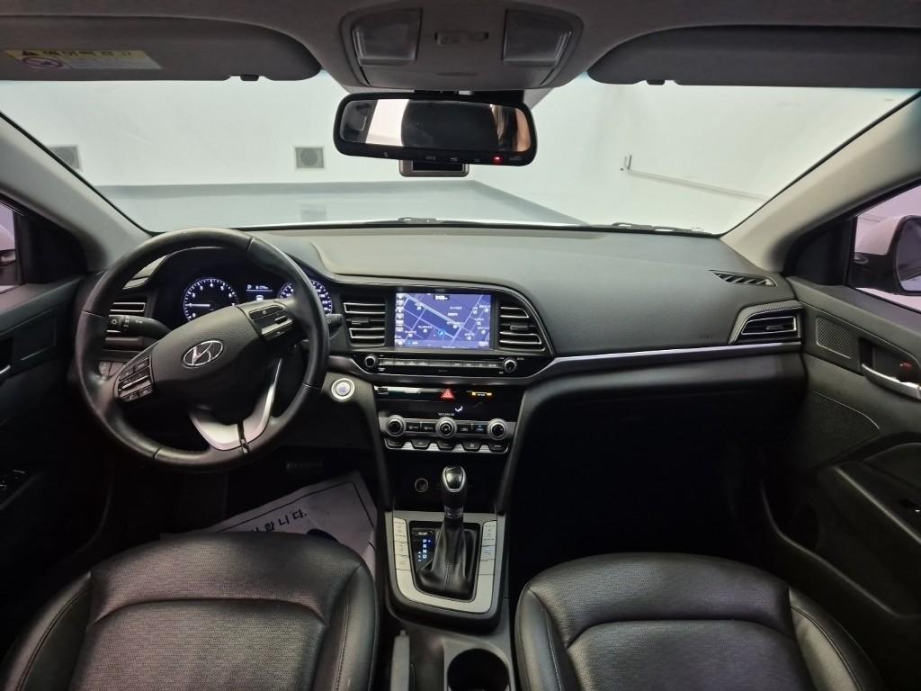 HYUNDAI Avante - Vista 7