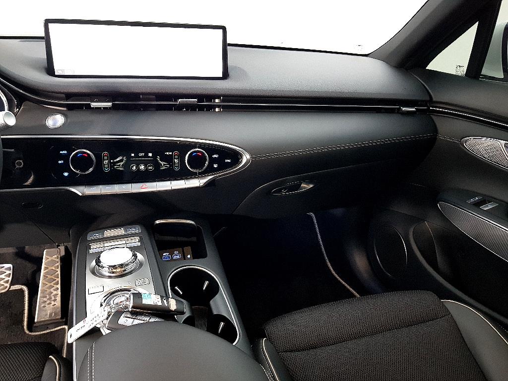 Genesis GV70 - Vista 9