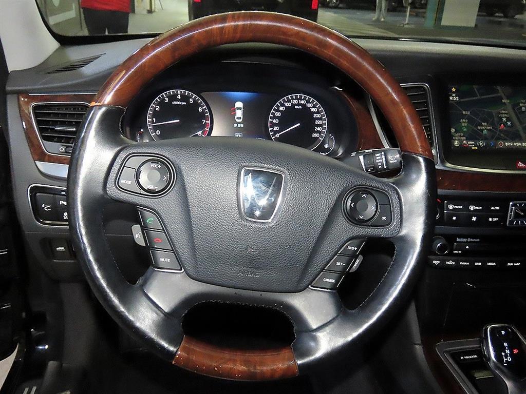 HYUNDAI Equus - Vista 8