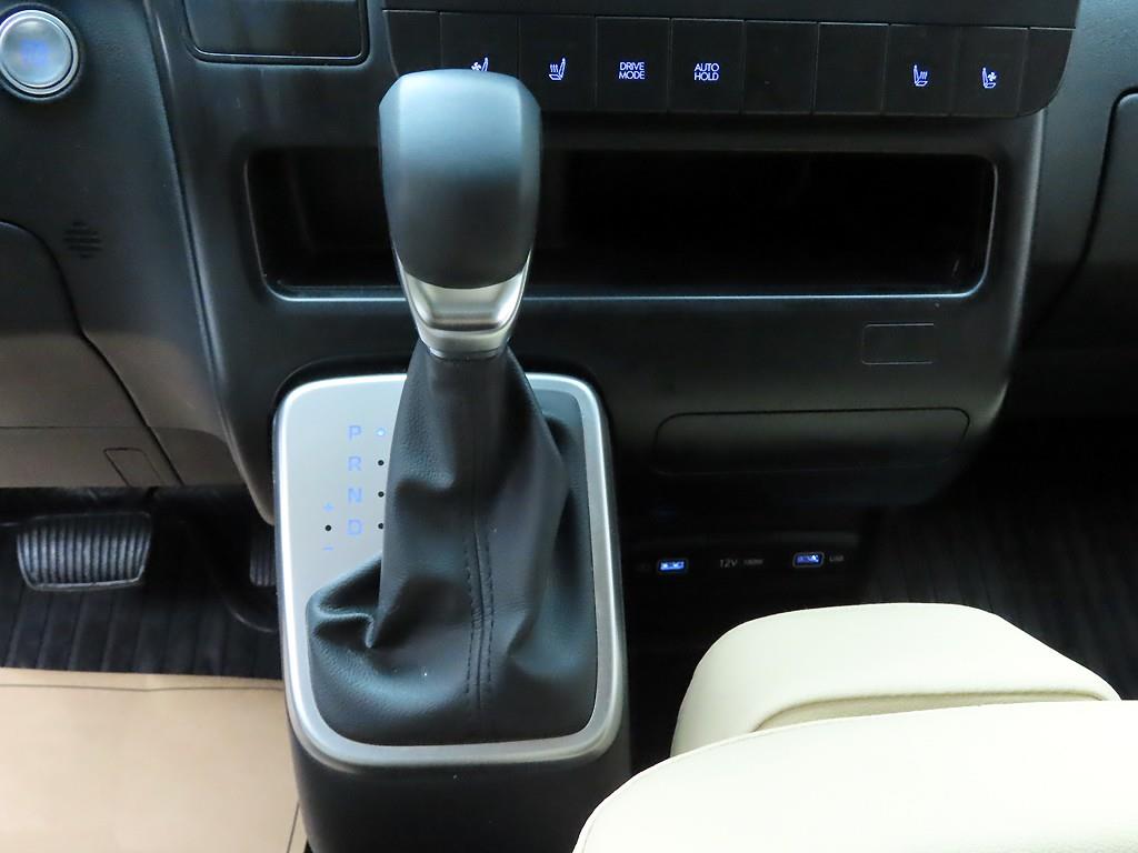 HYUNDAI Staria - Vista 10