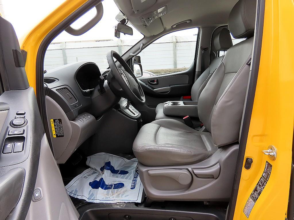 HYUNDAI Starex - Vista 5